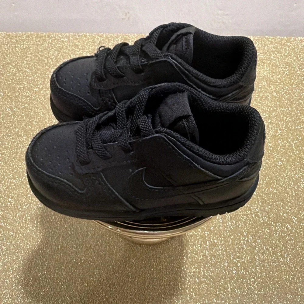 Nike Toddler Black Slip-on Tennis Shoe Sz 6.5 Gently Used